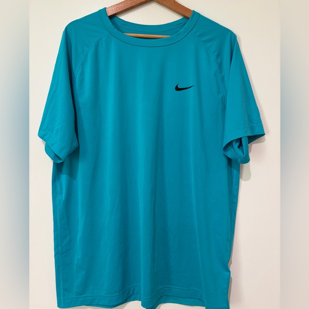Nike men’s large dry fit tee